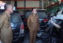 Bupati Kolaka Tinjau Gudang Aset Daerah, Kendaraan Tak Layak Pakai Bakal Dilelang