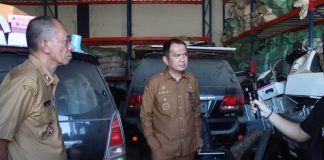 Bupati Kolaka Tinjau Gudang Aset Daerah, Kendaraan Tak Layak Pakai Bakal Dilelang