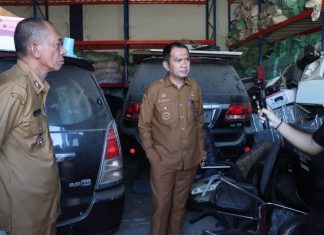 Bupati Kolaka Tinjau Gudang Aset Daerah, Kendaraan Tak Layak Pakai Bakal Dilelang