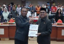 DPRD Setujui Raperda Pertanggungjawaban APBD 2025, Bupati Kolaka Tegaskan Komitmen Transparansi Keuangan