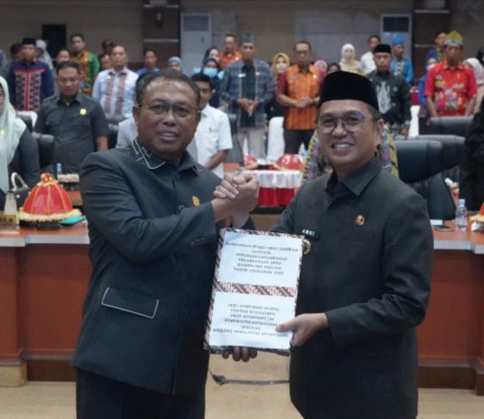 DPRD Setujui Raperda Pertanggungjawaban APBD 2025, Bupati Kolaka Tegaskan Komitmen Transparansi Keuangan