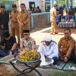 Bupati Kolaka Letakkan Batu Pertama Pembangunan Masjid Nurul Ma’rifah, Serahkan Bantuan Rp75 Juta