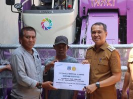 Bupati Kolaka Serahkan Combine Harvester untuk Petani Desa Awa, Tegaskan Komitmen Tingkatkan Produktivitas Pertanian dan Pelayanan Sosial